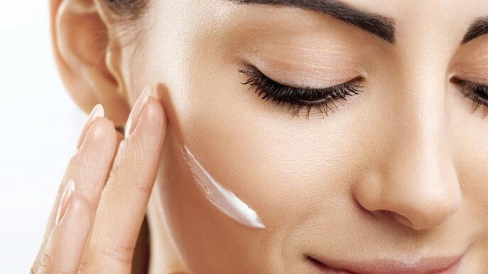 Model applying MD Ultimate White Serum – infographic shows step-by-step skin-brightening routine to target dark spots and uneven skin tone